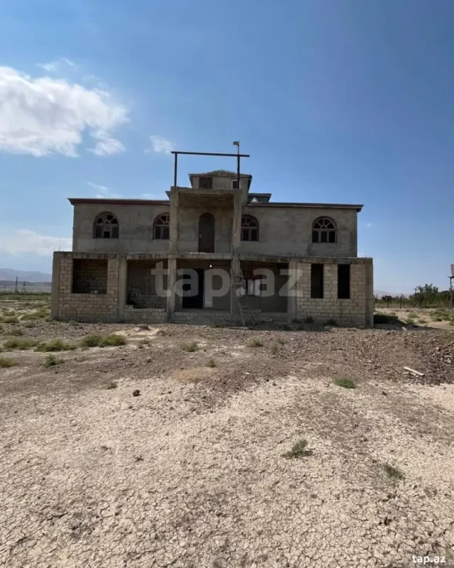 Satılır 11 otaqlı həyət evi 200 m²