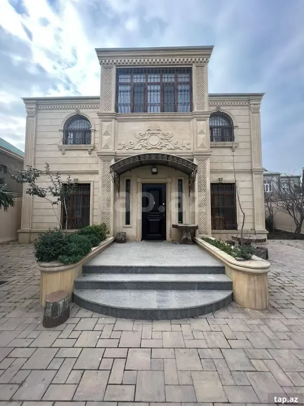 Kirayə verilir 7 otaqlı həyət evi 300 m²