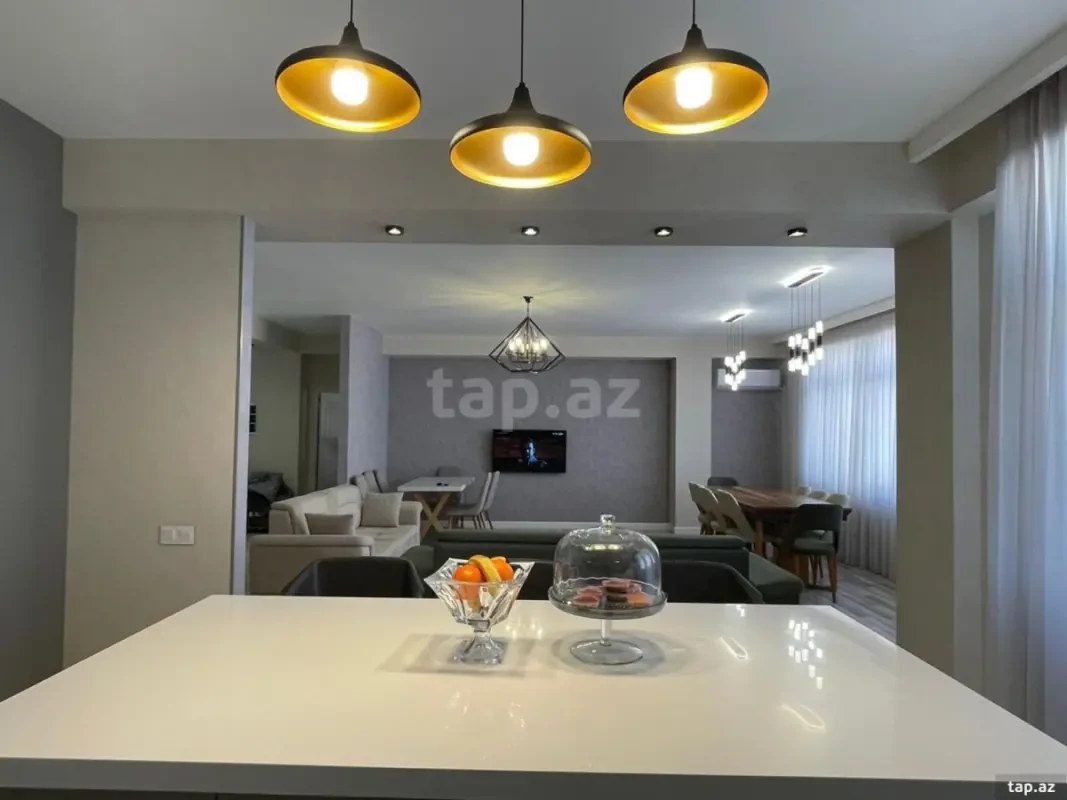 Satılır 4 otaqlı yeni tikili 175 m²