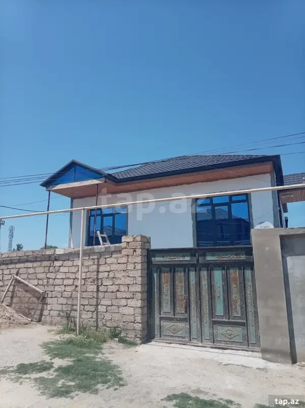 Satılır 8 otaqlı həyət evi 240 m²
