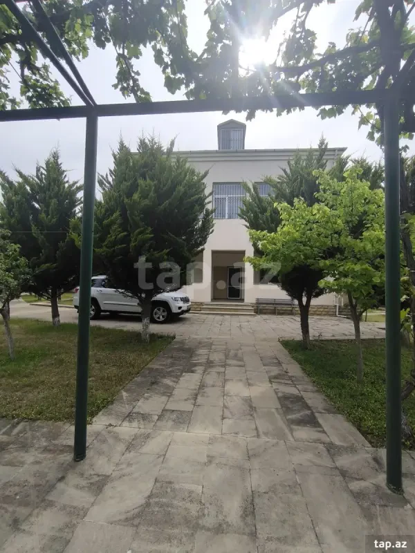 Satılır 6 otaqlı həyət evi 305 m²