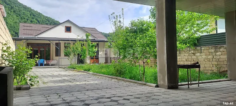 Kirayə verilir 4 otaqlı həyət evi 400 m² — Qax 4 otaq 400.00 m²