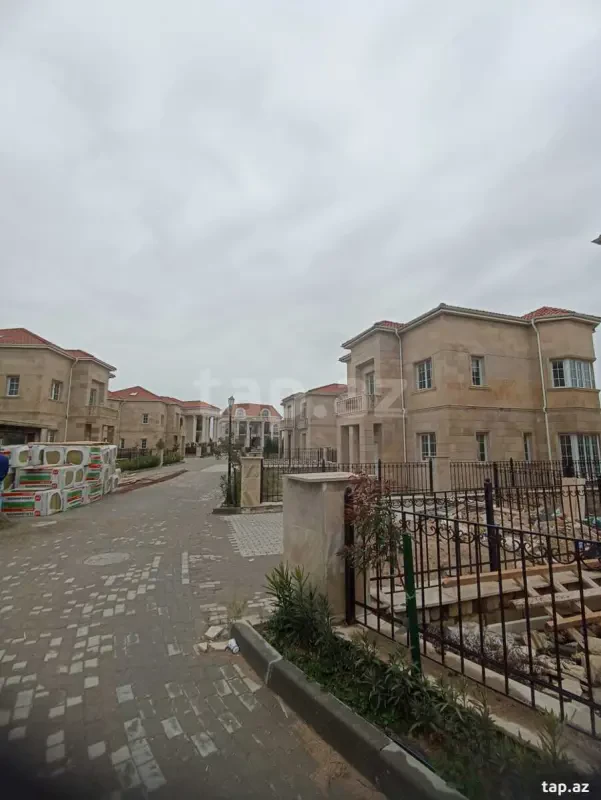 Satılır 4 otaqlı həyət evi 230 m²