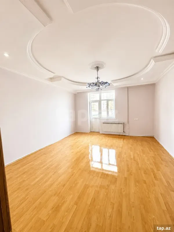 Satılır 3 otaqlı yeni tikili 130 m²