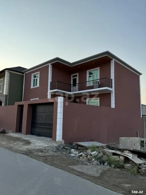 Satılır 6 otaqlı həyət evi 180 m²
