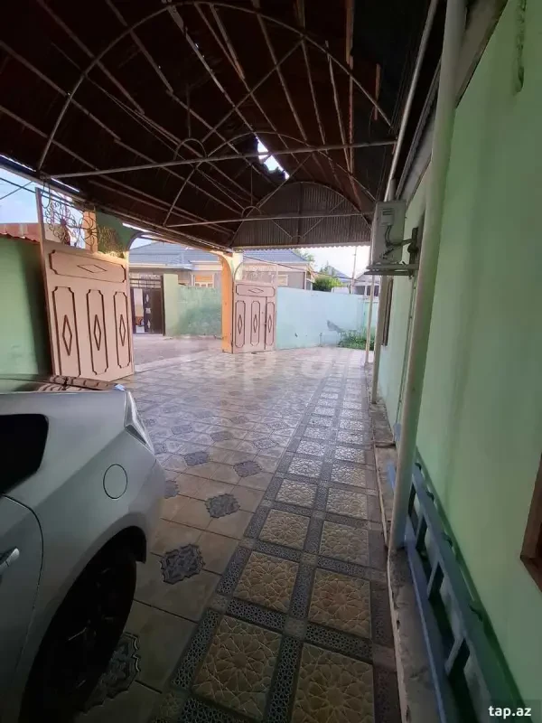 Satılır 6 otaqlı həyət evi 6000 m²