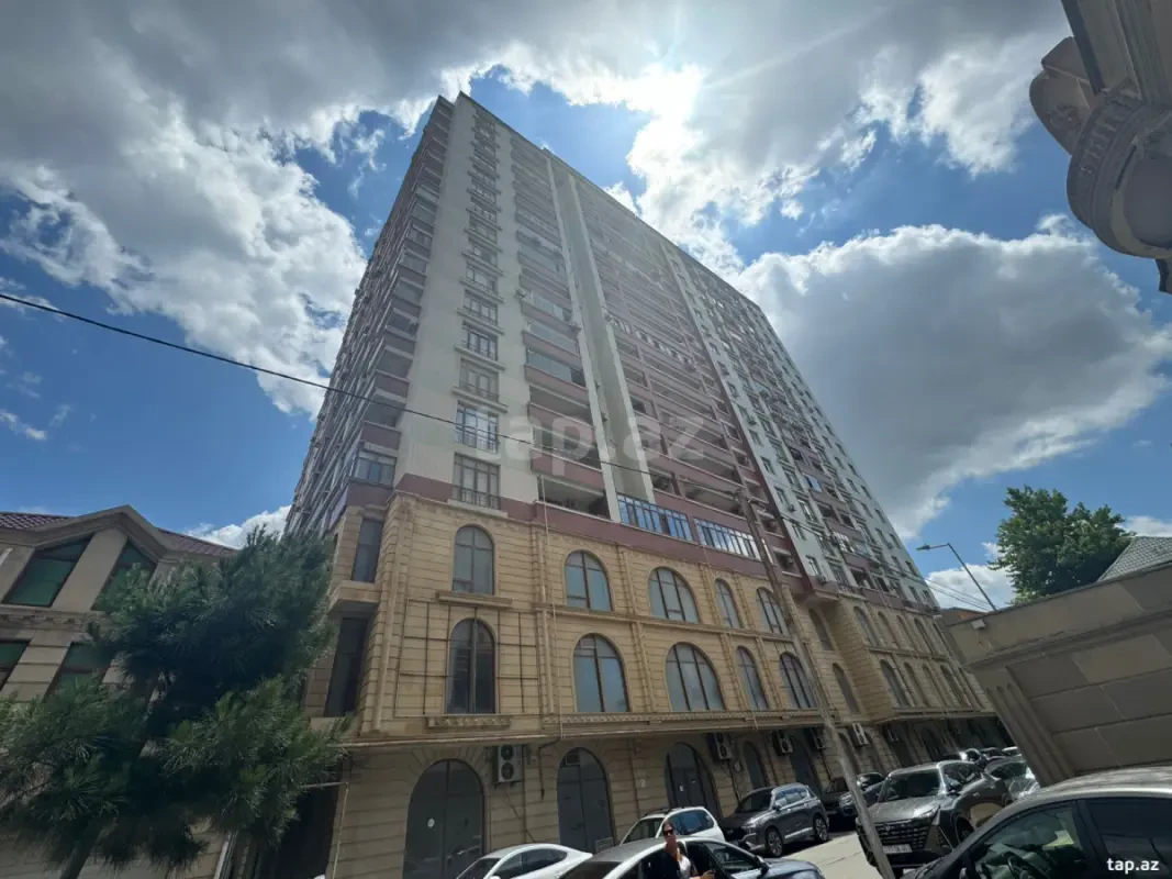 Satılır 4 otaqlı yeni tikili 200 m²