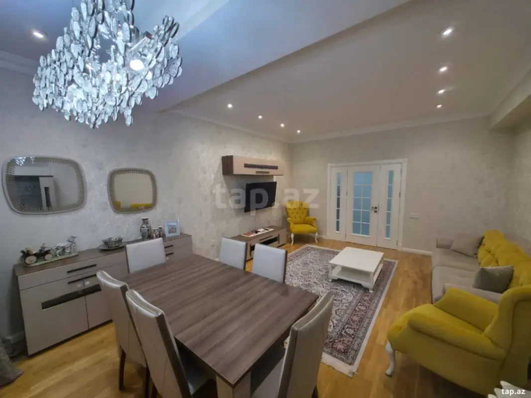 Kirayə verilir 3 otaqlı yeni tikili 135 m²