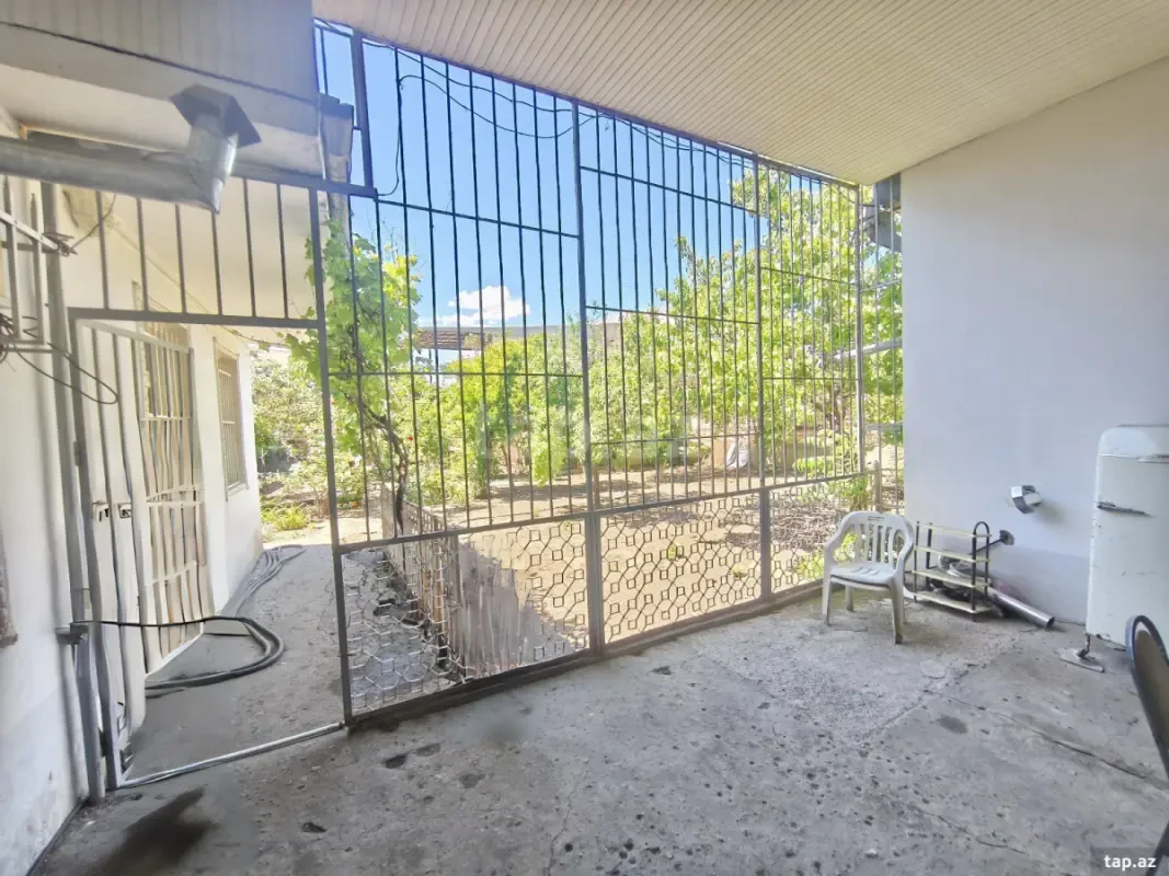 Satılır 7 otaqlı həyət evi 200 m²