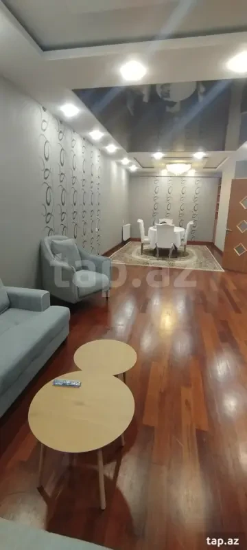 Kirayə verilir 3 otaqlı yeni tikili 150 m²