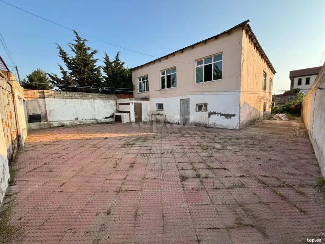 Satılır 7 otaqlı həyət evi 300 m²