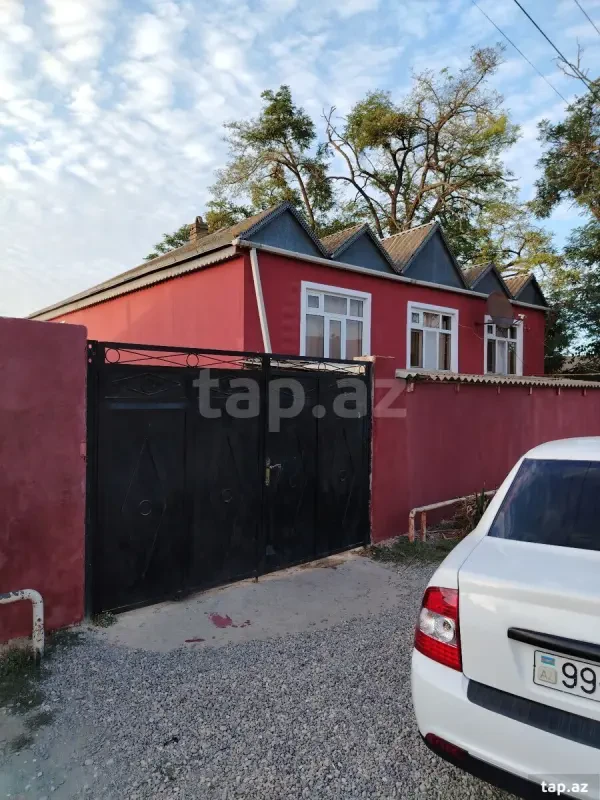Satılır 4 otaqlı həyət evi 100 m²