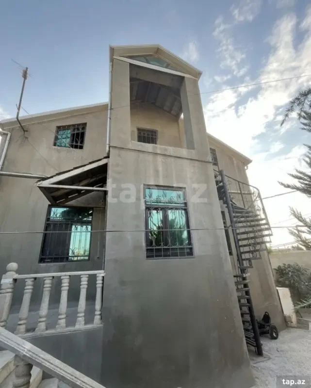 Satılır 4 otaqlı həyət evi 200 m²