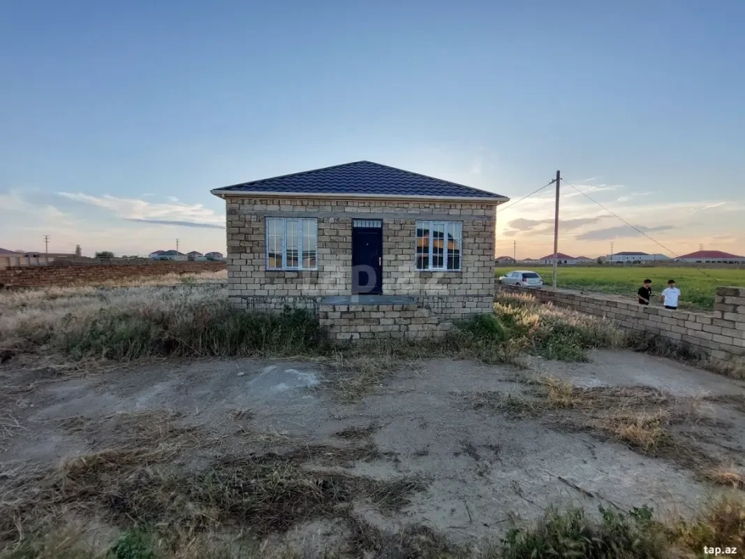 Satılır 3 otaqlı həyət evi 600 m²