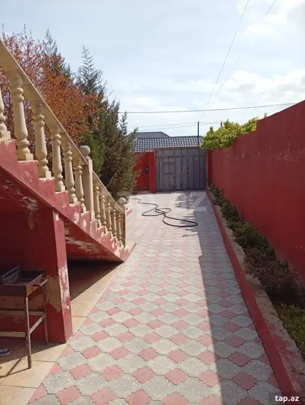 Satılır 8 otaqlı həyət evi 280 m²