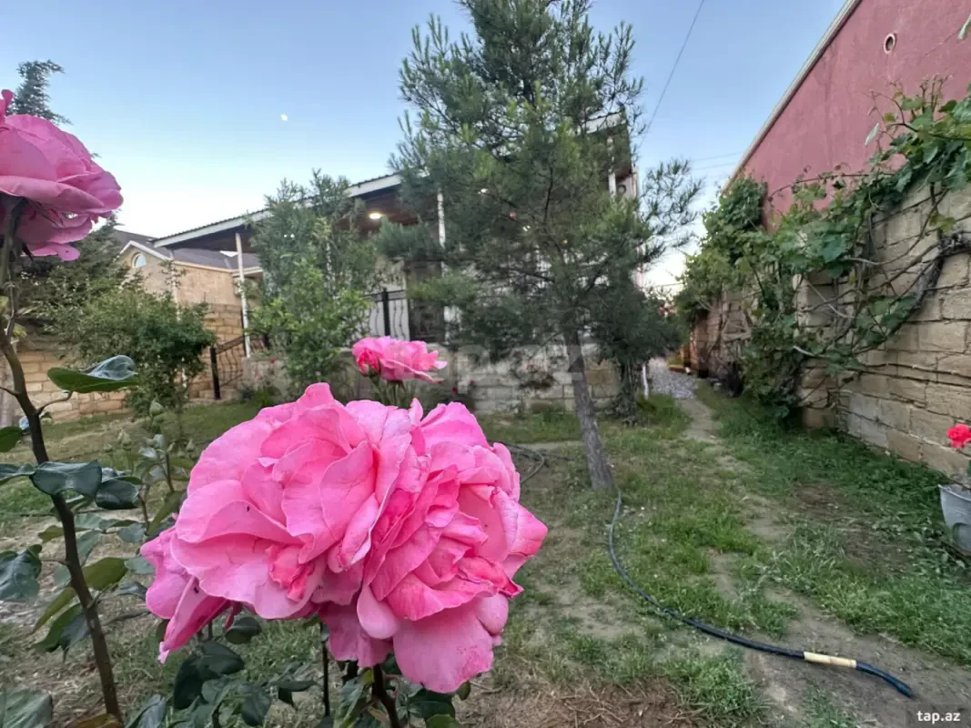 Satılır 4 otaqlı həyət evi 300 m²