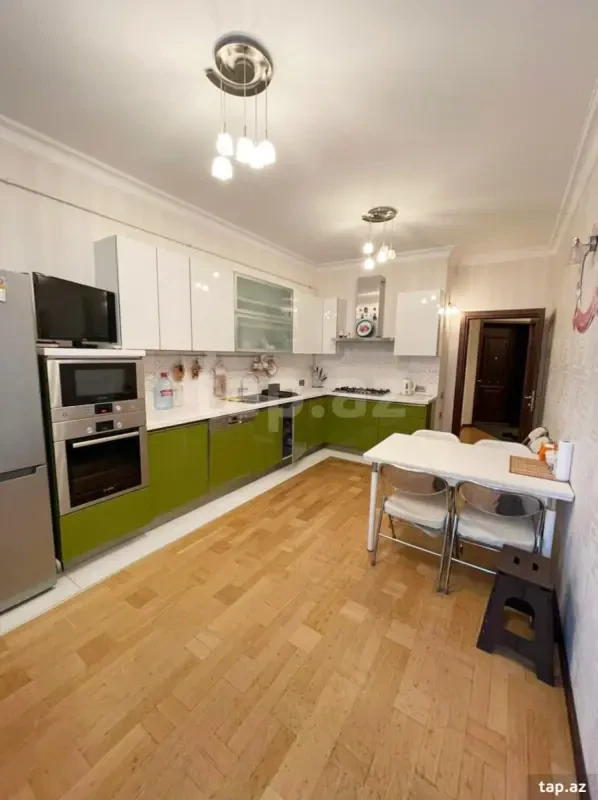 Kirayə verilir 3 otaqlı yeni tikili 120 m²
