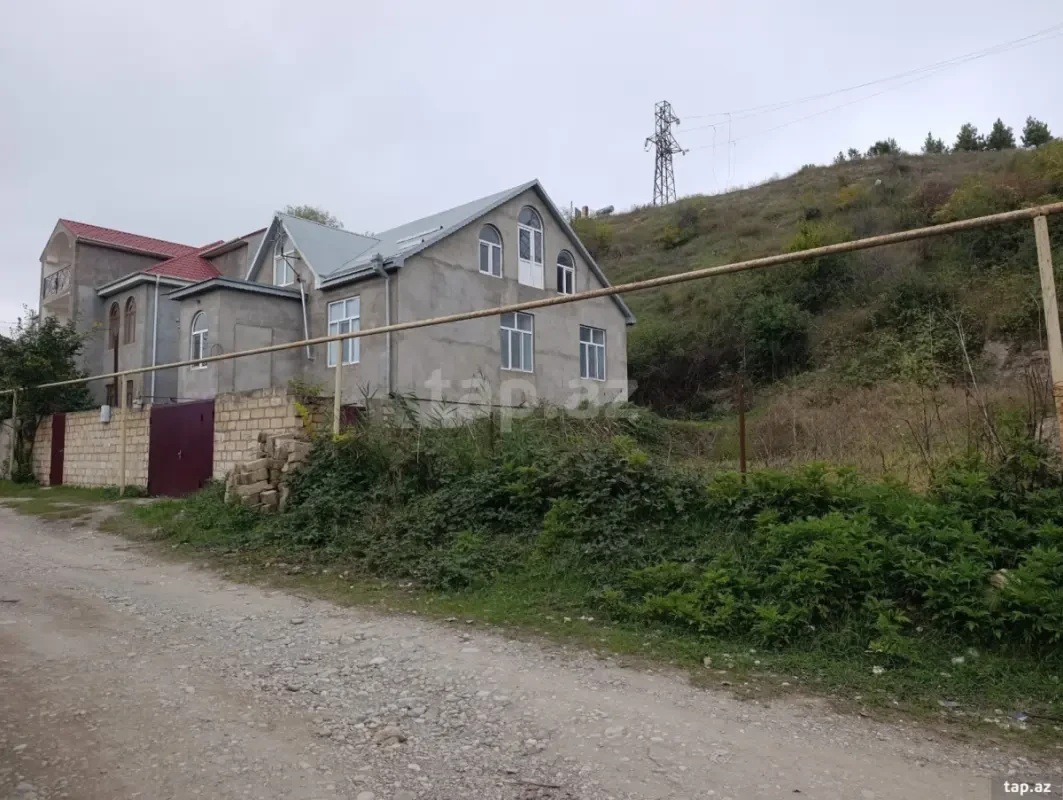 Satılır 4 otaqlı həyət evi 150 m²