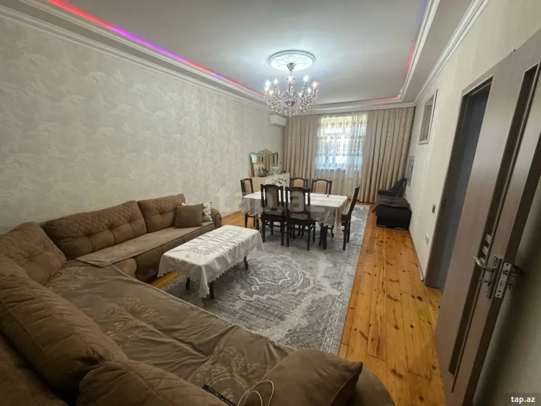Satılır 6 otaqlı həyət evi 250 m²