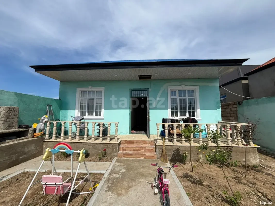 Satılır 4 otaqlı həyət evi 100 m²