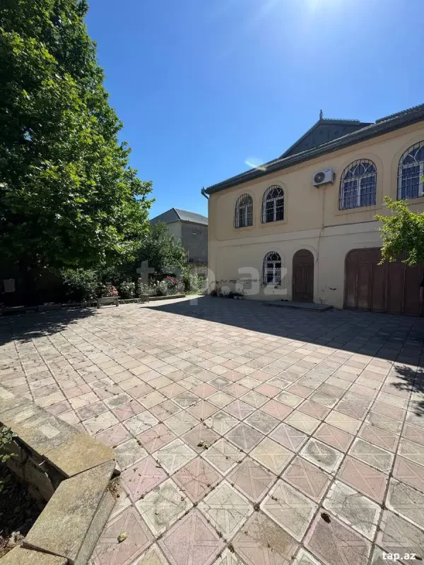 Satılır 6 otaqlı həyət evi 240 m²