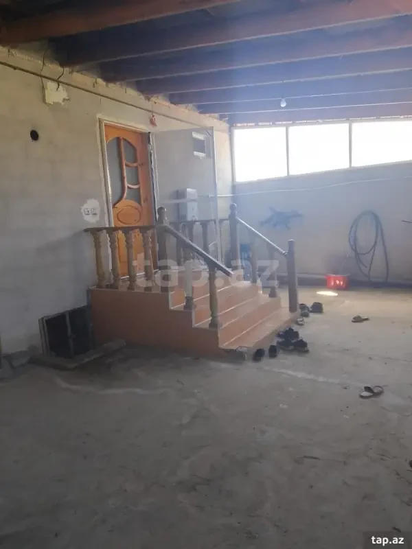 Satılır 5 otaqlı həyət evi 200 m²