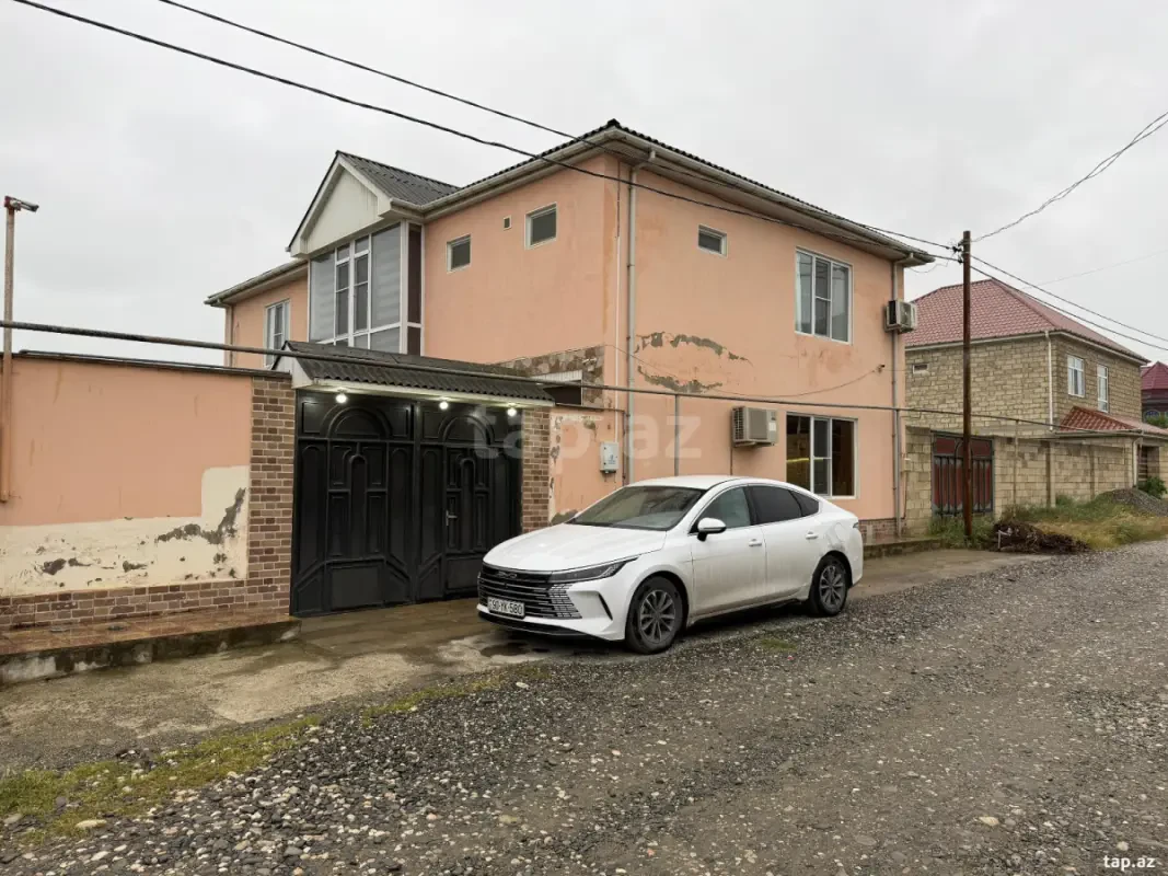 Satılır 5 otaqlı həyət evi 200 m²