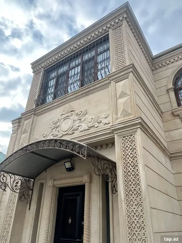 Satılır 5 otaqlı həyət evi 300 m²