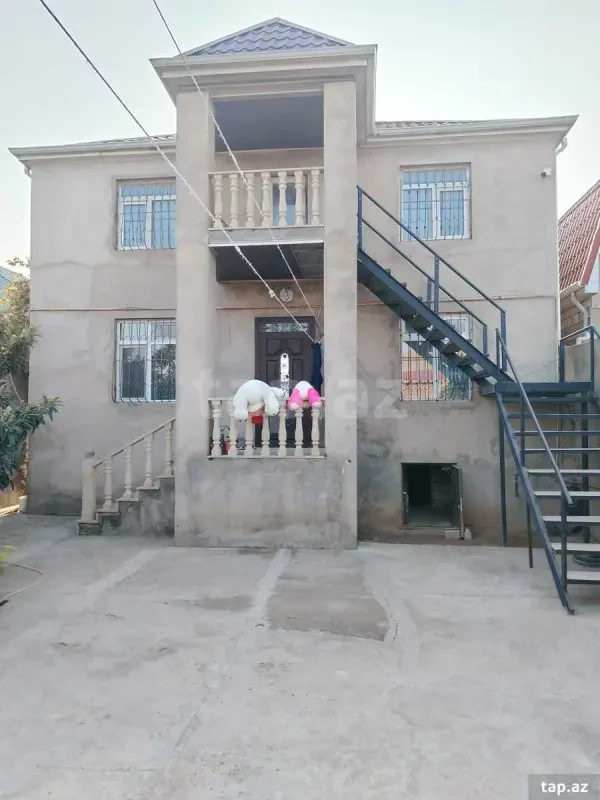Satılır 4 otaqlı həyət evi 172 m²