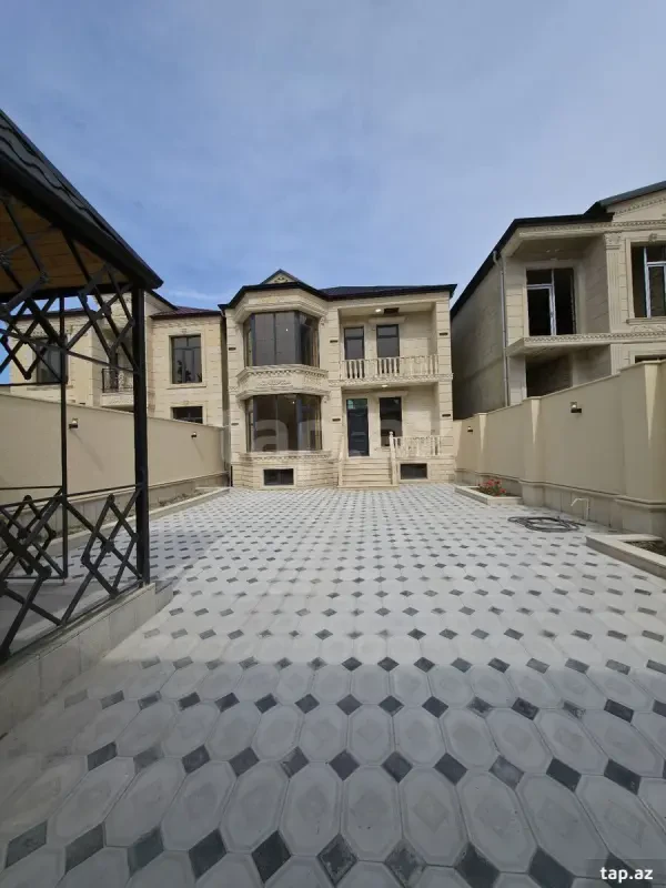 Satılır 6 otaqlı həyət evi 270 m²