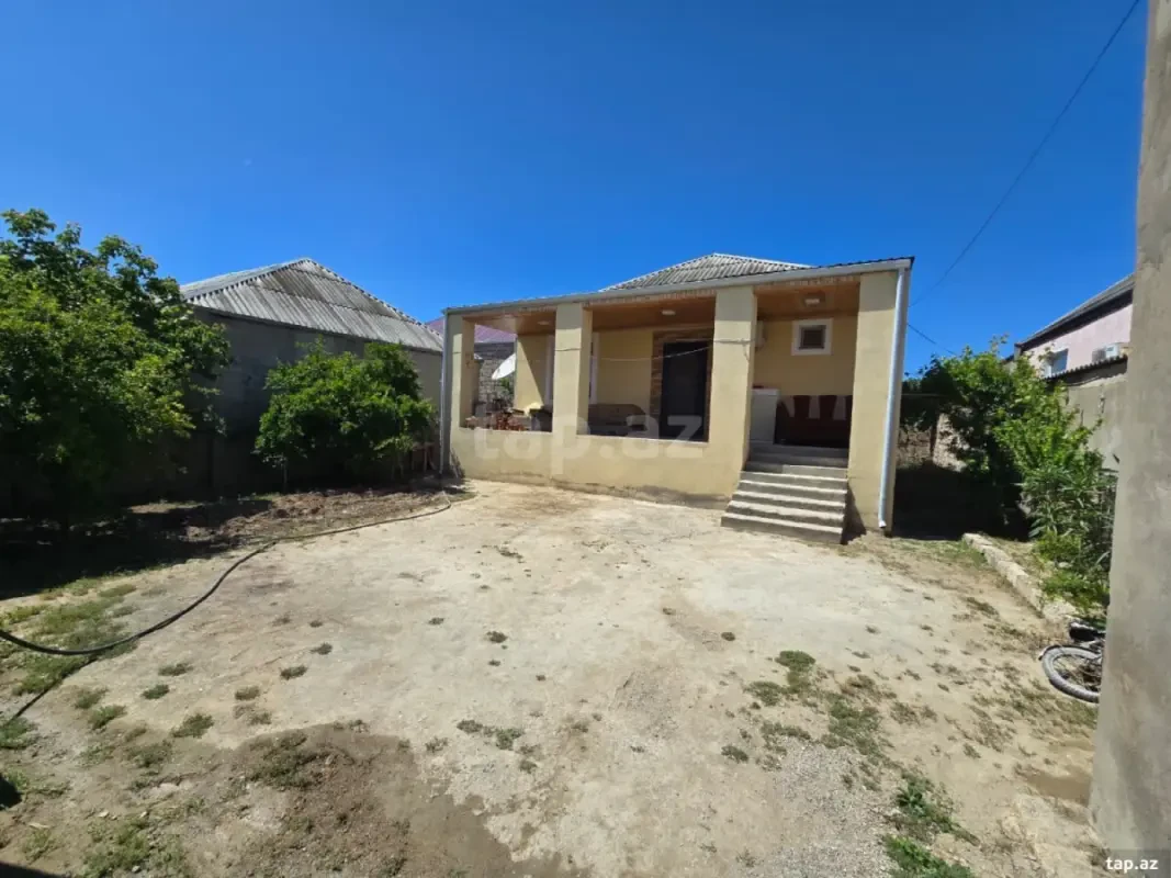 Satılır 4 otaqlı həyət evi 300 m²