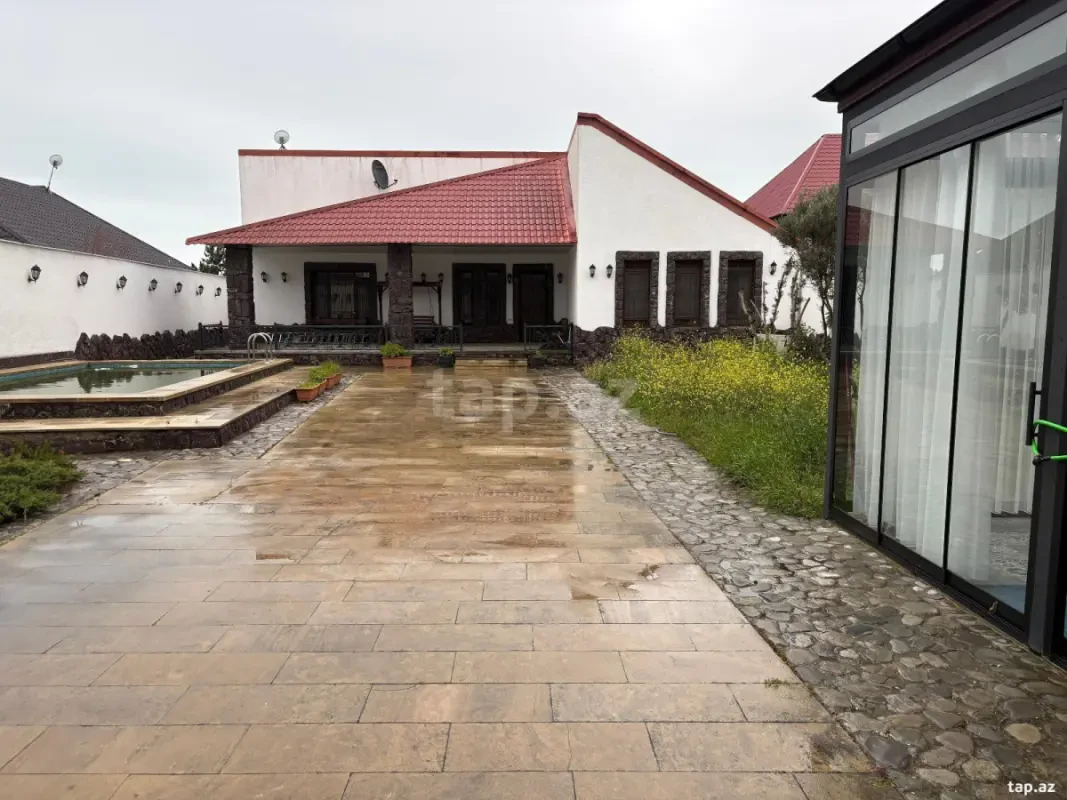 Kirayə verilir 4 otaqlı həyət evi 250 m²