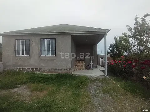 Satılır 3 otaqlı həyət evi 90 m² — Şəki 3 otaq 90.00 m²