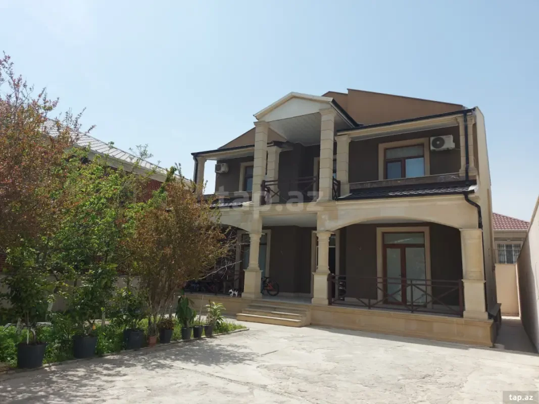 Satılır 7 otaqlı həyət evi 400 m²