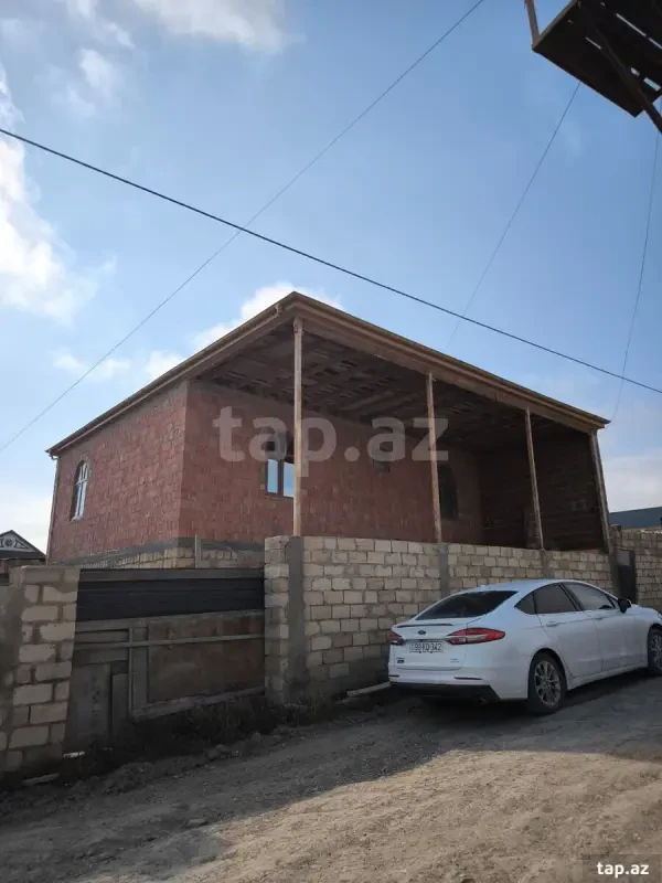 Satılır 5 otaqlı həyət evi 200 m²