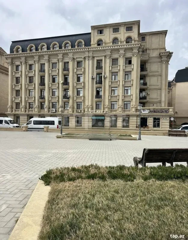 Satılır 4 otaqlı yeni tikili 130 m²