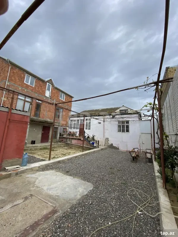 Satılır 7 otaqlı həyət evi 180 m²