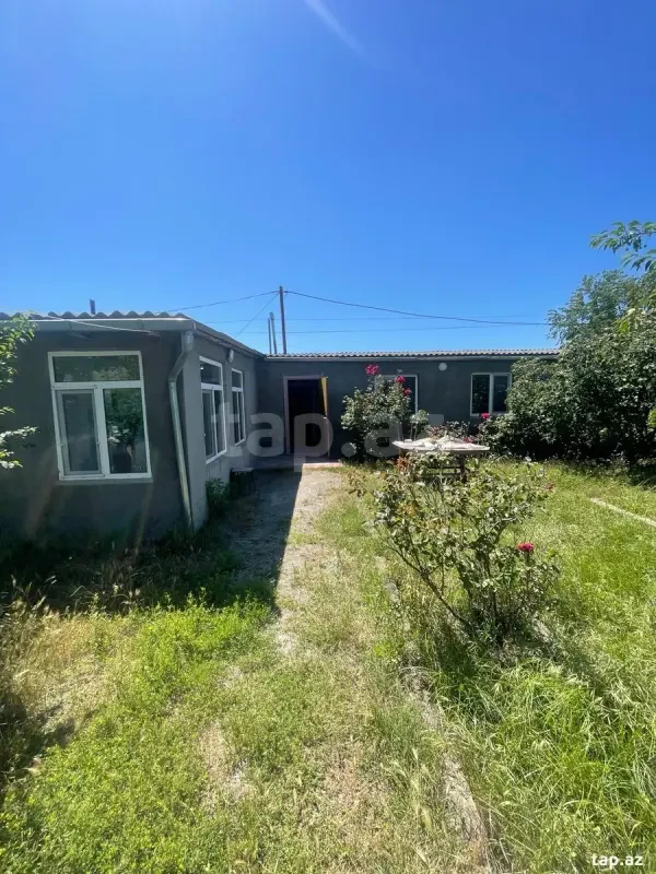 Satılır 4 otaqlı həyət evi 100 m²