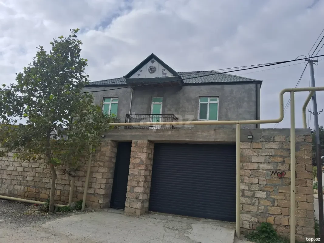 Satılır 5 otaqlı həyət evi 240 m²
