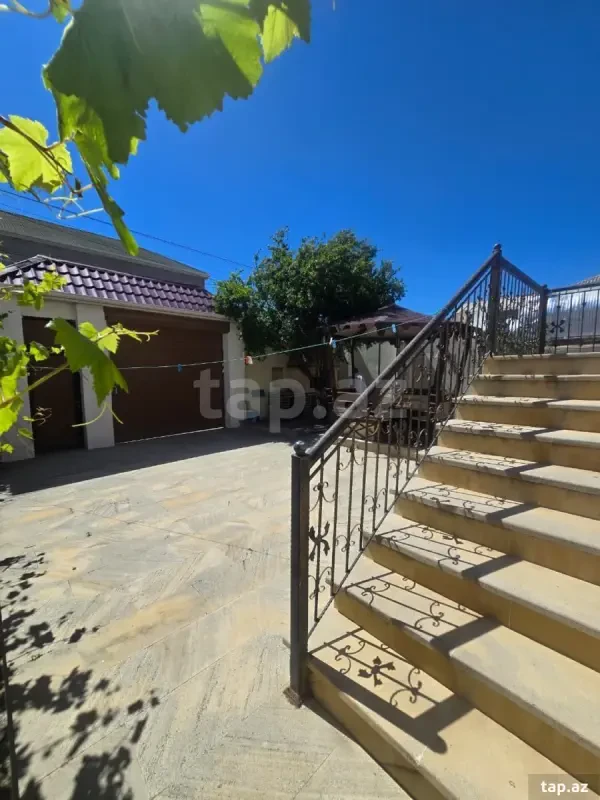 Satılır 6 otaqlı həyət evi 250 m²