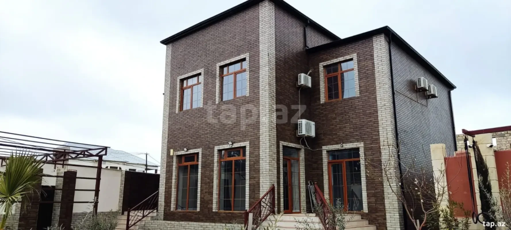 Satılır 7 otaqlı həyət evi 370 m²