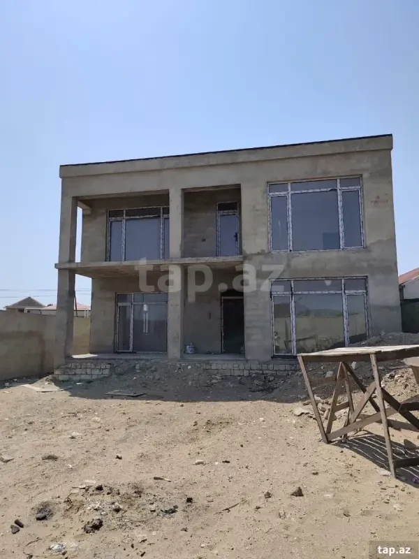 Satılır 4 otaqlı həyət evi 240 m²