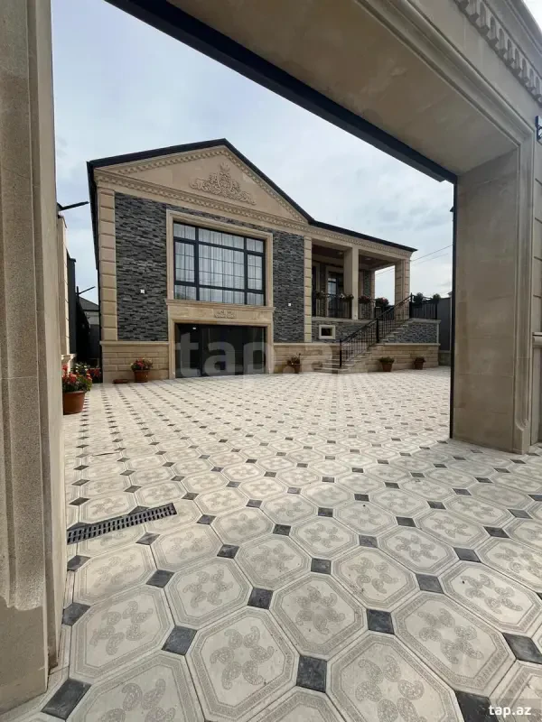 Satılır 7 otaqlı həyət evi 302 m²
