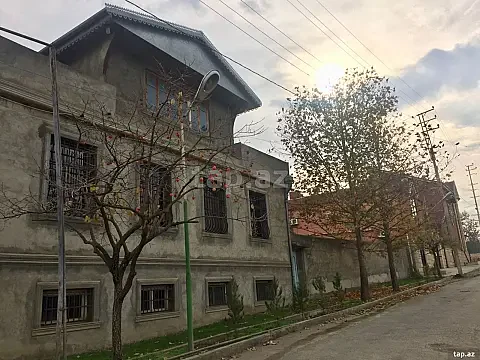 Satılır 9 otaqlı həyət evi 220 m² — Gəncə 9 otaq 220.00 m²