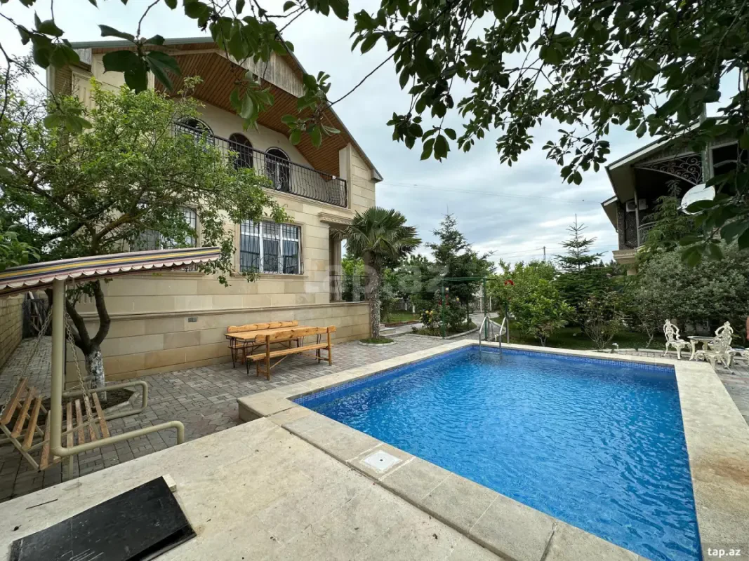 Kirayə verilir 6 otaqlı həyət evi 250 m²