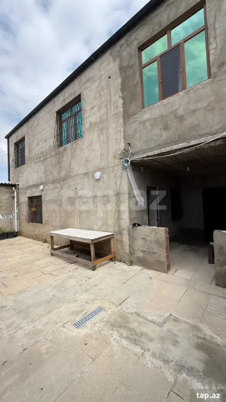 Satılır 5 otaqlı həyət evi 180 m²
