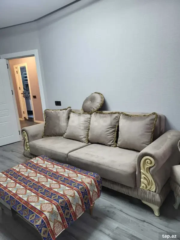 Kirayə verilir 2 otaqlı mənzil 60 m²