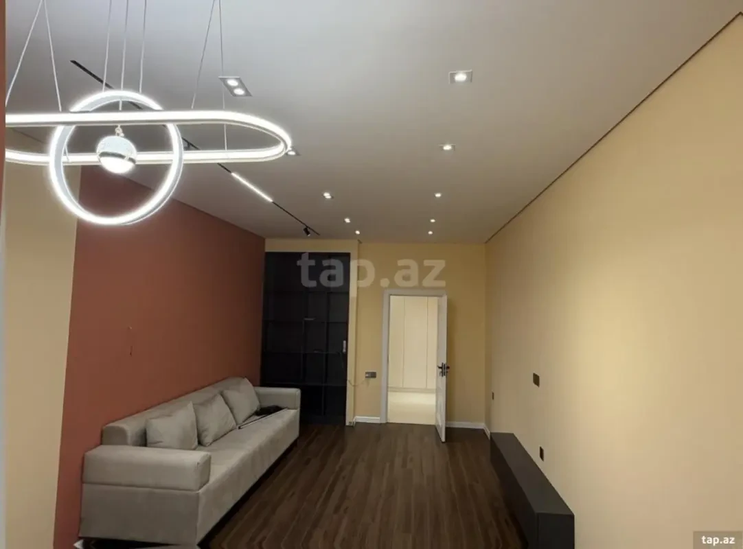 Kirayə verilir 3 otaqlı yeni tikili 140 m²