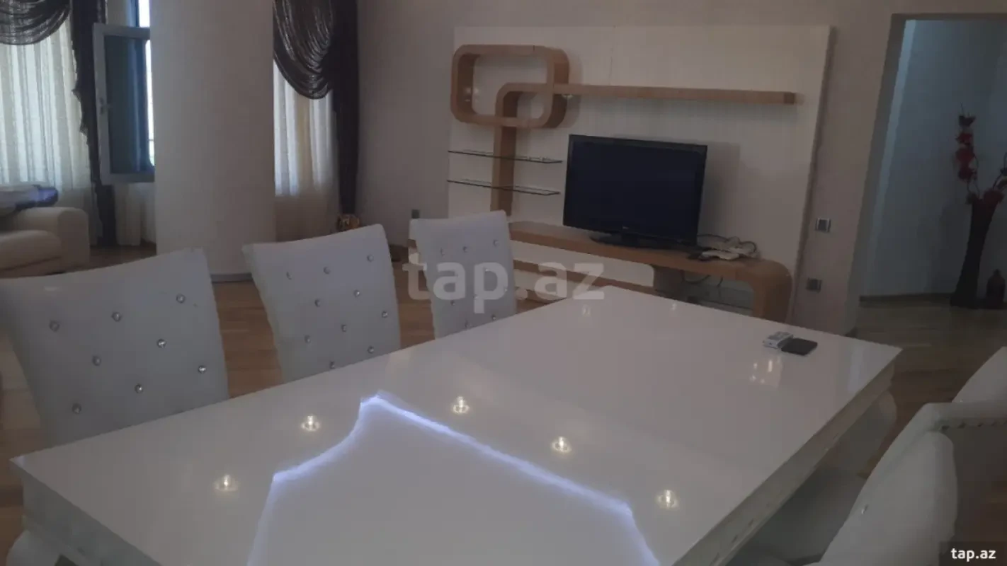 Kirayə verilir 3 otaqlı yeni tikili 120 m²