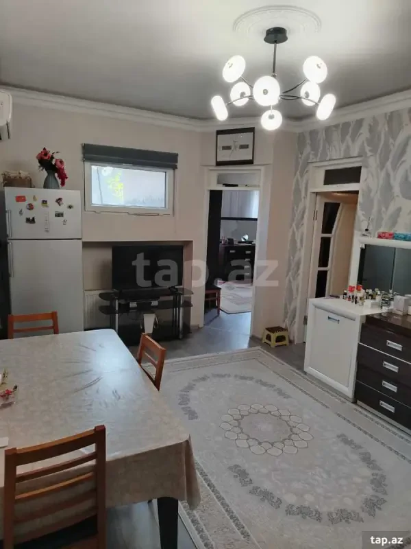 Satılır 6 otaqlı həyət evi 180 m²